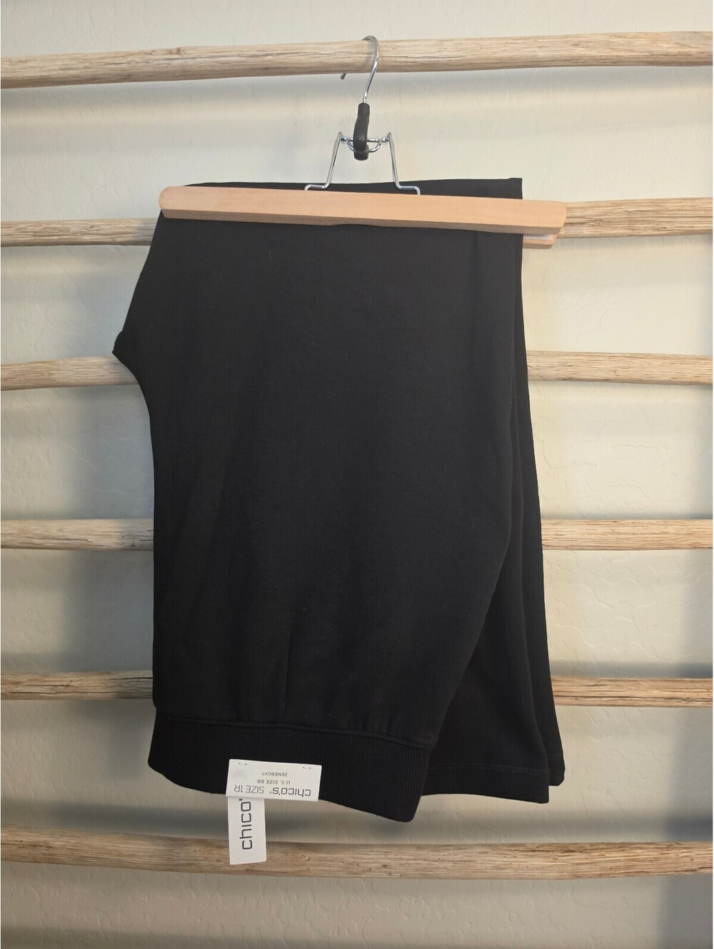 Chico's Zenergy Pants Size 1R US 8 Black Pull On Stretch Zip Pockets NWT